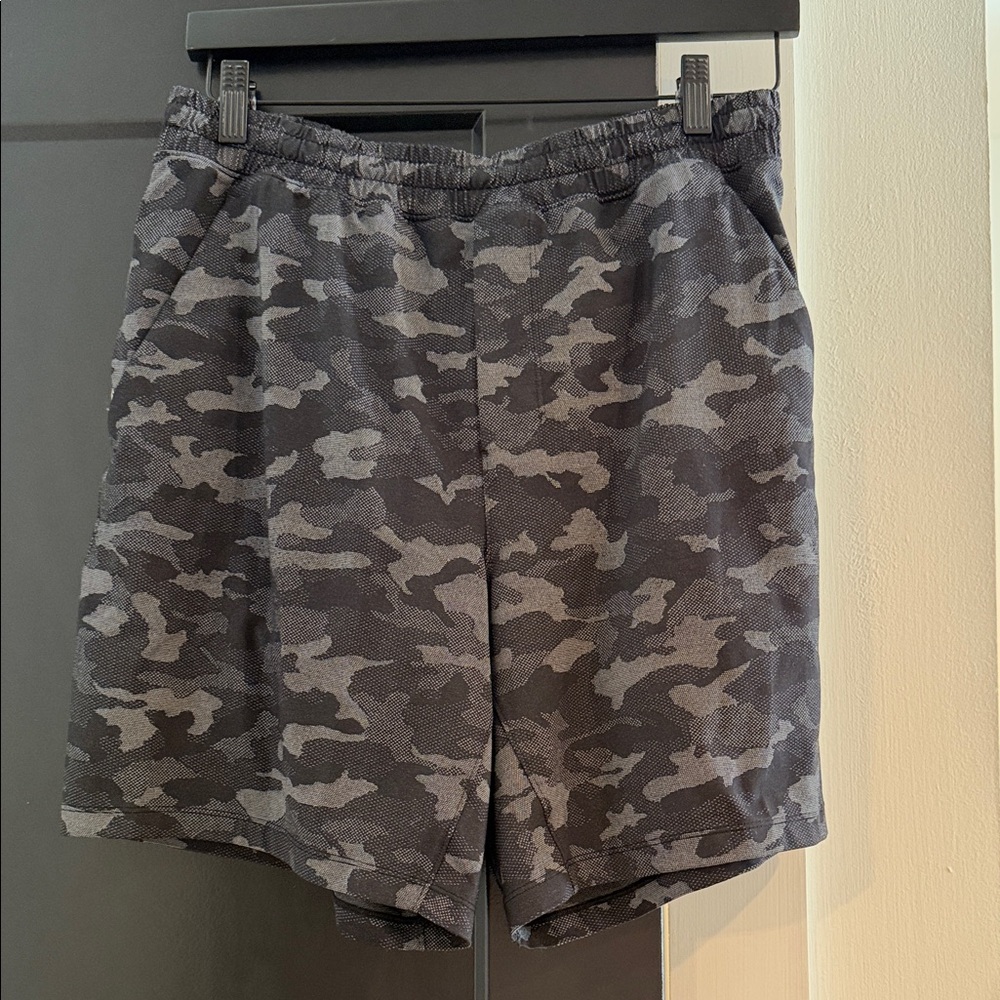 Lululemon Athletica Men's Black Camo Shorts